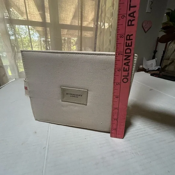 Burberry Cream Canvas Bag - Picture 9 of 9